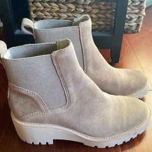 Dolce vita Chelsea boots- like new